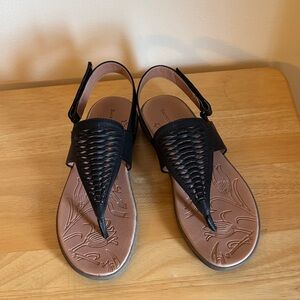 BareTraps Black Woven Thong Sandals with Brown Footbed